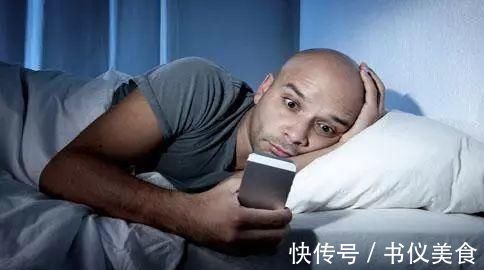 负面情绪|失眠原来还能这样治?医生:坚持吃一种“零食”,晚上睡得香