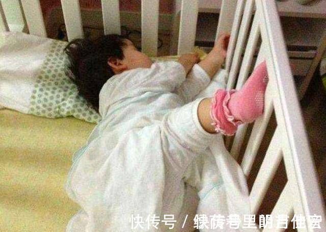 蜷缩状|孩子“3种睡姿”暗示长大后的性格情商高的孩子,大多是第二种