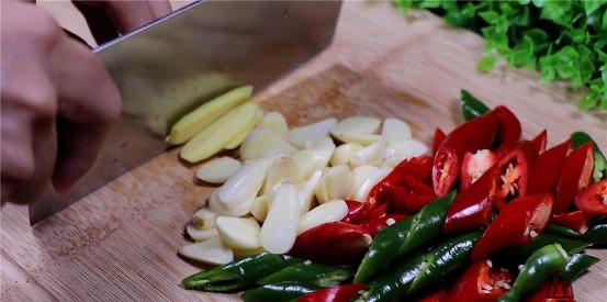 腌黄瓜最忌用盐杀水,教你一招,清爽入味嘎嘣脆,半小时就能吃