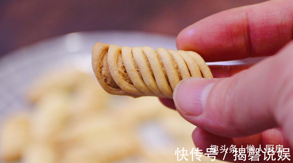 黄油|花生酱不只是调味品，配上面粉做的花生酥，一口一个吃着太香了