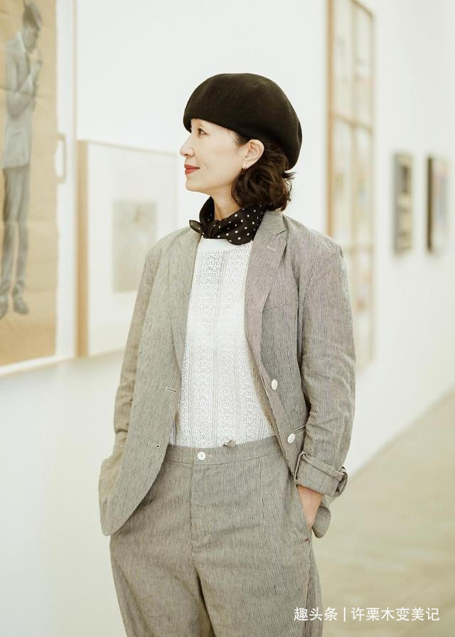 裙装 女人过了50岁,尽量不要衬衫配阔腿裤,学三木妈妈这样穿真优雅
