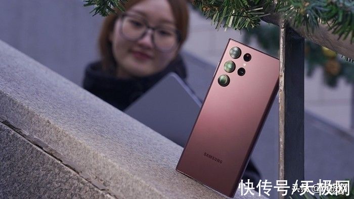 s22|“白天不懂夜的黑”三星Galaxy S22 Ultra：我却更懂夜的美