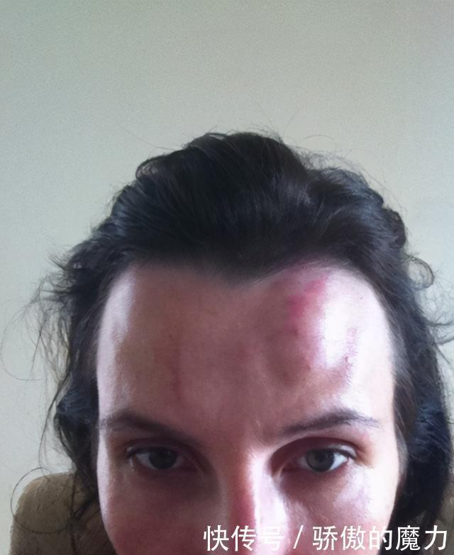 挺肚腩在28线乡镇讲课,两鬓花白显苍老