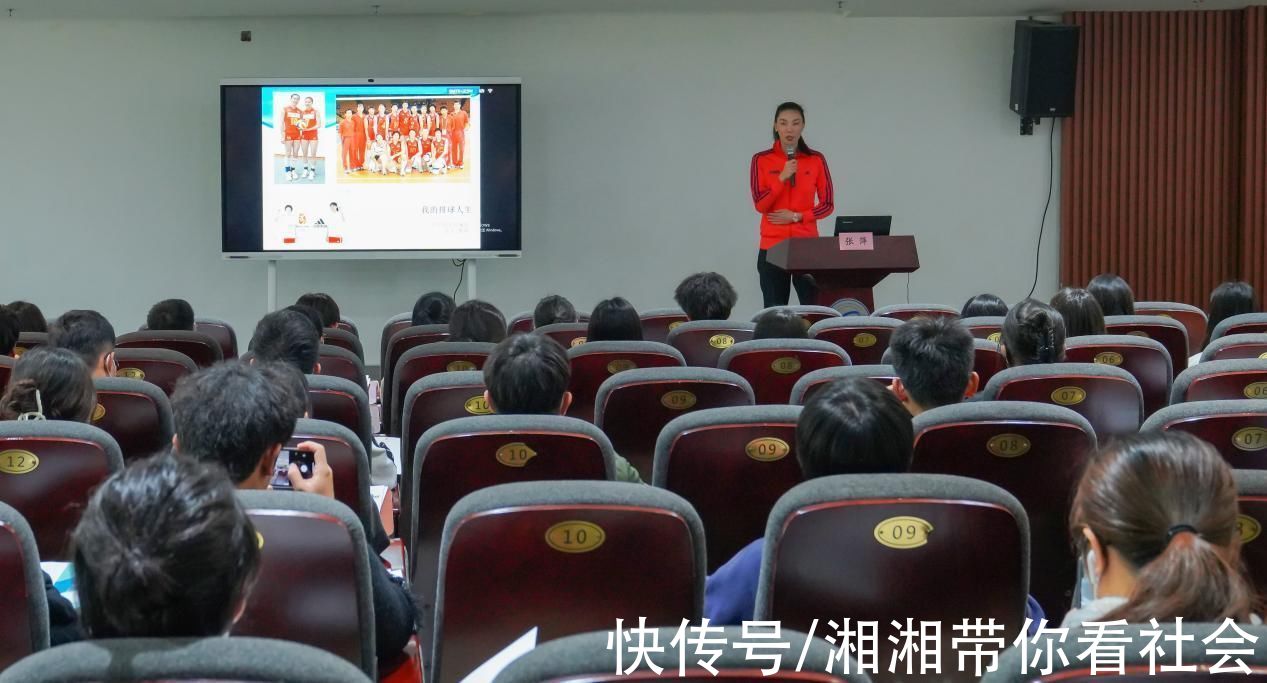 香港中文大学|与女排奥运冠军成员张萍面对面深信院学生上了一堂含金量很高的思政课