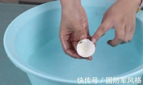 没想到鸡蛋壳加牙膏有这妙用，用一次可以省100块钱，太实用！