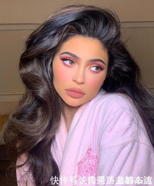 kylie|神仙化妆师！亿万富婆Kylie Jenner这么美，一半功劳都是他的