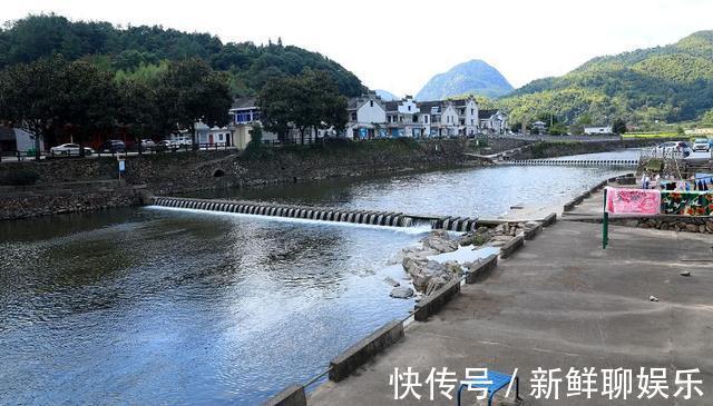 浙江|浙江有一宝藏古村，依山傍水景色超美，因银杏谷跟夫妻樟而闻名