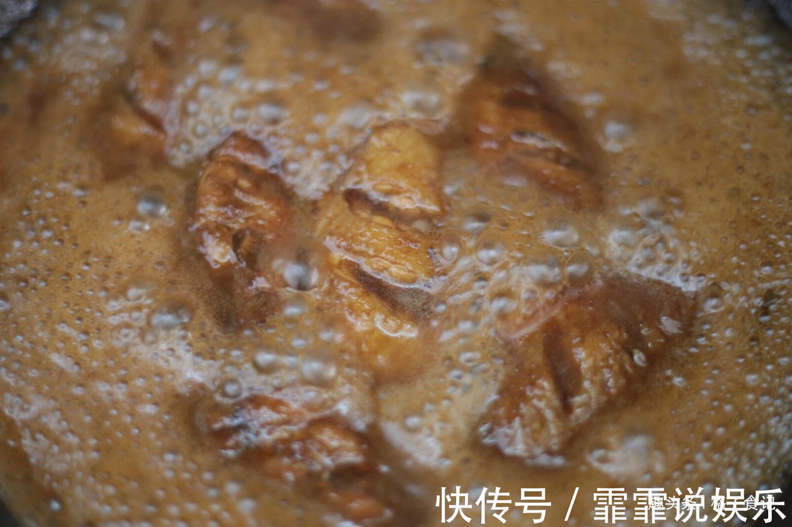 鸡翅最好吃的做法，不加一滴水，越煮越香，女儿一口气吃4个