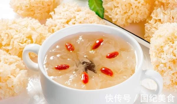银耳|天热多喝银耳汤，煮银耳汤时，多做这2步，软糯黏稠，出胶快又多