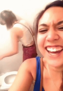 |搞笑GIF:看到这一幕,看感觉自己活的还不如一只狗了呢