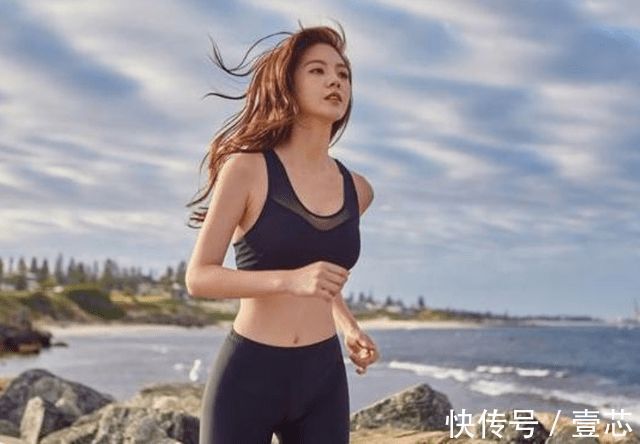 美女|海南美女海边晨跑照走红，身材“凹凸有型”，这样的身材谁不喜欢