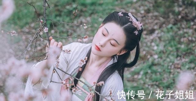 宵月|诗·十首丨一宵月露偏多恨，勿让闲花杨柳垂！