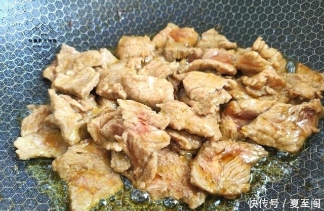 炒牛肉和猪肉不同,直接炒又老又柴,加一勺它,牛肉嫩滑不塞牙