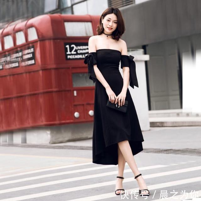 灵动 简约的一字带凉鞋,性感露趾的鞋型,散发灵动浪漫气质