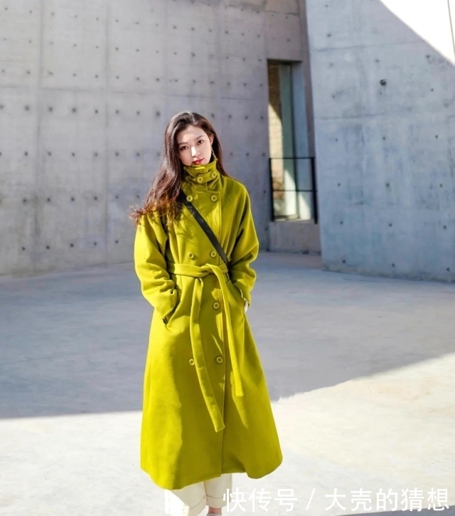 拒绝油腻,最近流行这些色系的穿搭,“去油”显年轻,美的高级