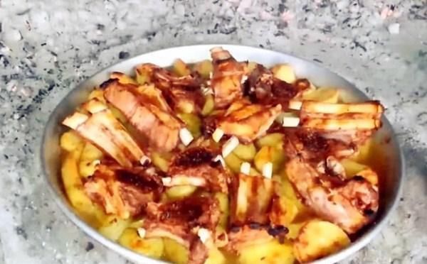 老爷爷|老爷爷路边卖“地锅肉”,路人嫌脏不肯买,却被识货的大叔包圆了