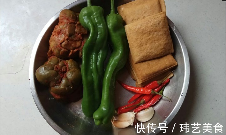 菜市场|2碗米饭都不够的下饭菜,不到十分钟就出锅,解腻去油又营养