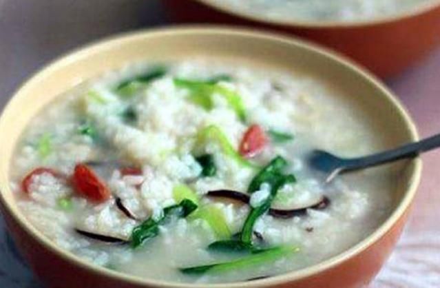 日常生活中|儿科医生：这种常见辅食，看似喂饱孩子，或并没营养，还会积食