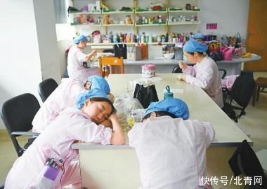 成都这群90后“临时爸妈”每天照看200多名新生儿