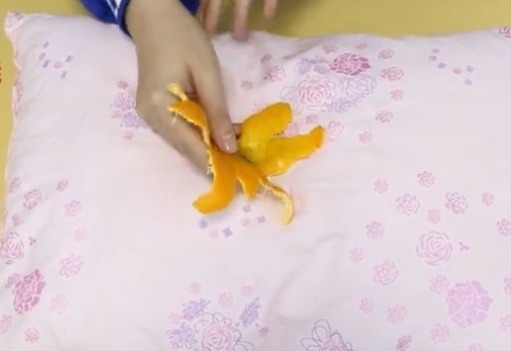 橘子皮|把橘子皮放在枕头底下,作用太棒了,解决了很多人的大烦恼!