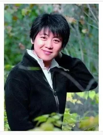 解小青!首位书法女博士解小青的书法不容小觑,有古有今,守正道,中石韵