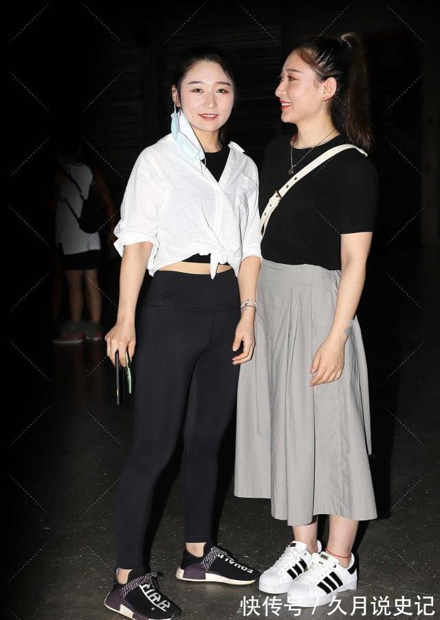 白色衬衫 “白色衬衫和九分裤”的搭配,简单的混搭风格,看起来更时尚美丽