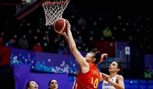 杨毅|女篮世界杯3连胜晋级，黄思静砍30+7+6，杨毅：罕见，比男篮还强