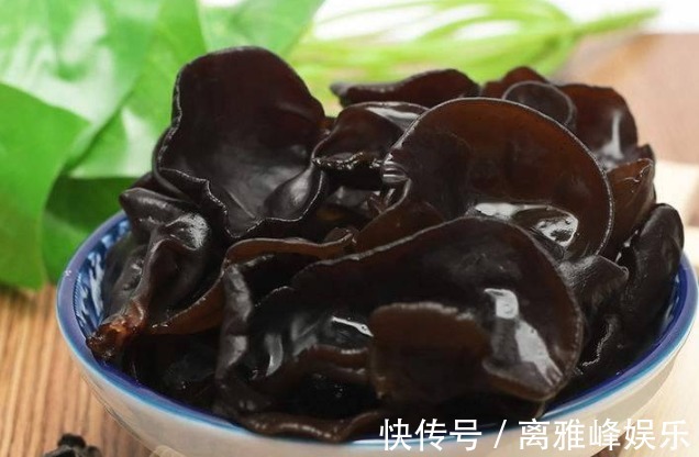 黑木耳|女人爱美先排毒,常吃3种食物,排毒清肠,养血养颜,好处多多