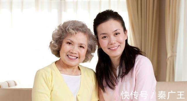 父母|母亲每天捡破烂,三个儿子都不愿养,女儿接回家后买楼又买车