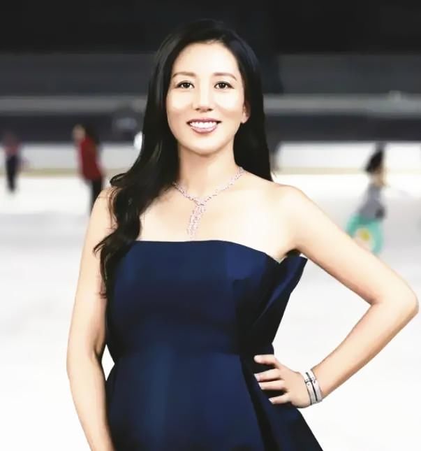 杨倩|“冠军之王”——杨扬，穿西装职业又气质，创造了速滑“传奇”