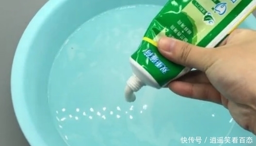 牙刷|在梳子上涂抹牙膏,用途真厉害,我也是刚知道,解决一烦恼