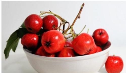 排毒|中医养生：夏季用这4个常见中草药泡水喝，健脾祛湿，清热排毒