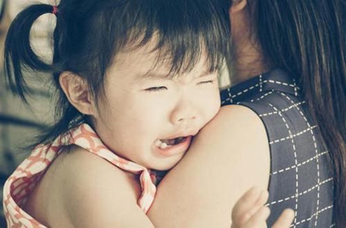 孩子|为什么宝宝看到“某个人”会突然大哭？不是迷信，父母要心中有数