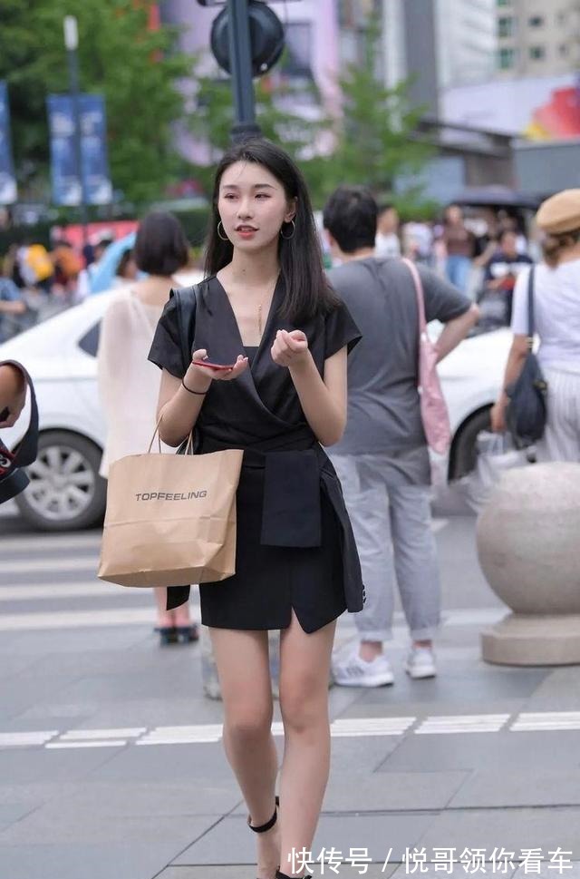 亲肤性 你穿小黑裙了吗搭配一字带凉鞋，做一个精致小女人！