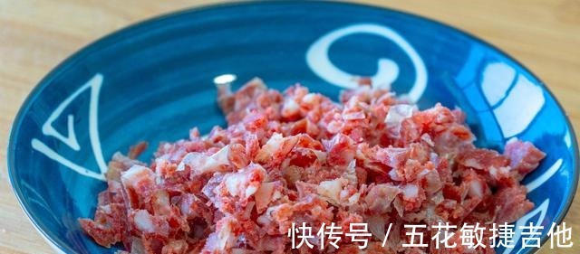 冬天多吃白萝卜，教你最好吃的做法，外焦里嫩又鲜香，上桌就光盘！