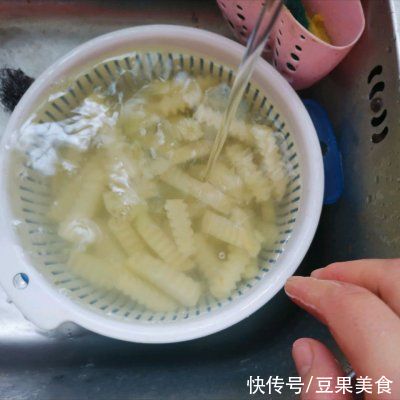 饭店大厨说漏嘴的秘密，香辣孜然土豆条这样做才好吃