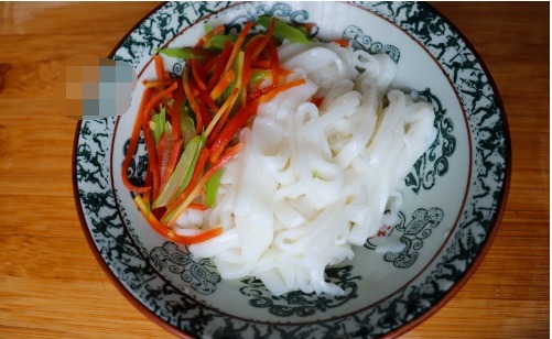 米浆|大米别蒸米饭了,教你一个好吃做法,比凉皮简单,孩子老人都喜欢