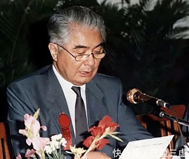 荣毅仁#荣毅仁8幅书法手迹欣赏,网友:品格高尚字如其人