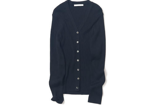 春天穿奶奶衫时，如何避免老气？针织开衫的“穿搭之道”，请知悉