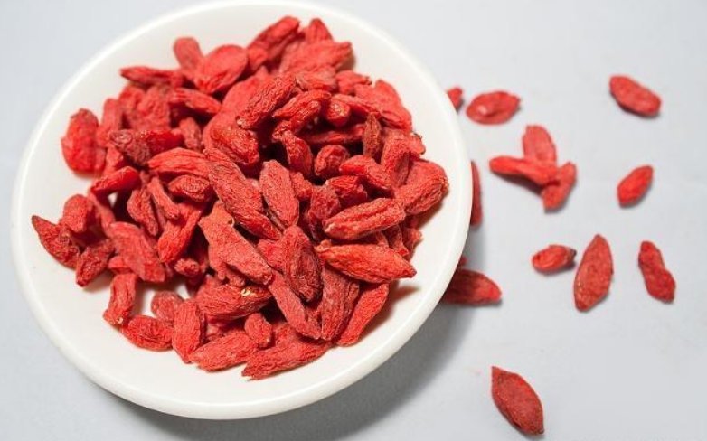 让你爱上用枸杞泡水喝的理由，原来有这么多，难怪有人爱不释手