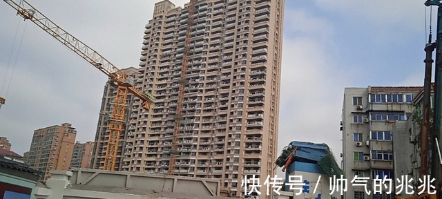 小区|均价近1万7!实探主城高颜值小区,业主笑称早买的都赚了