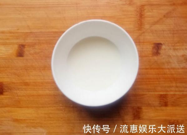 能喝上瘾的鱼肉汤做法，鲜香滑嫩，汤色红润更诱人