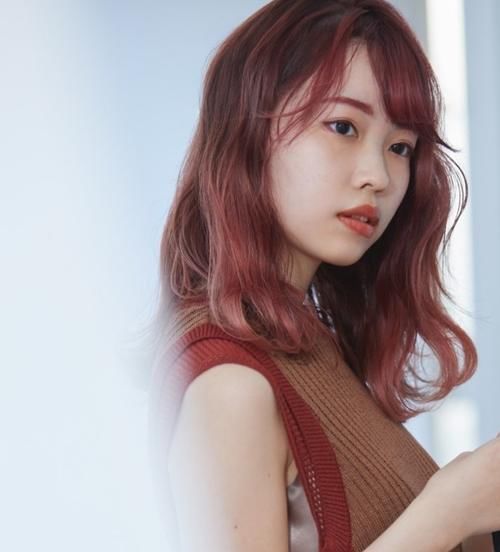 60岁阿姨选择什么发型显年轻？5款减龄发型，时髦好气质