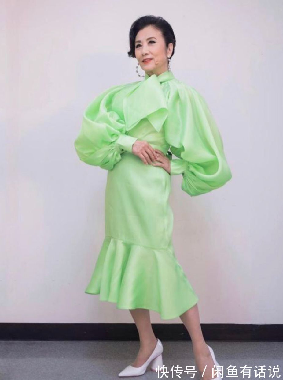 增龄色 女人到40岁不想被叫“大妈”,少穿3种“增龄色”,会显老又土气