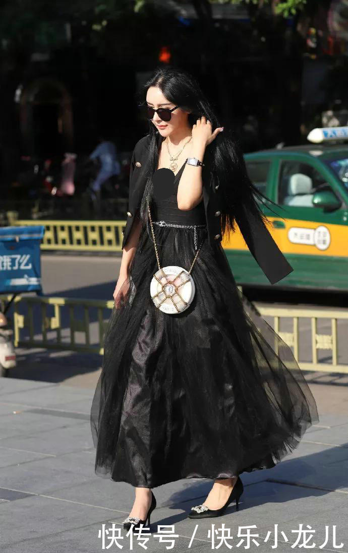 看上去|街拍:高跟鞋气质穿搭,让你秀出优雅的女神魅力