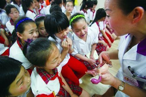 好奇心|“妈妈,你下面怎么长胡子了”,妈妈的回答,让人拍手称赞