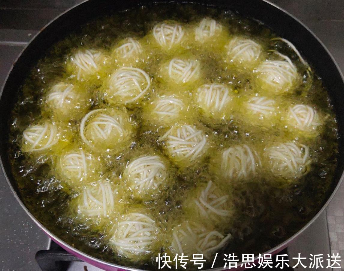 最近这道菜火了,寓意“腰缠万贯”,学会过年吃正好,吃出好彩头