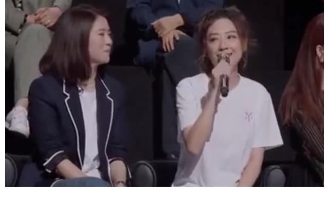 应采儿看陈小春表演，陈小春激动到说话需要翻译，网友：被虐到了