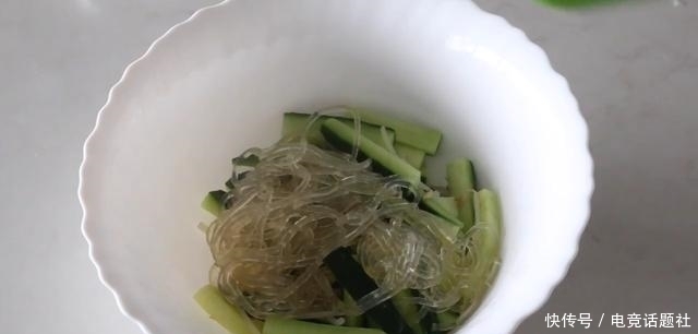 大厨|大厨教学水煮鱼的家常做法,详细讲解鱼片腌制技巧,鱼肉滑嫩无腥