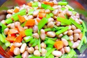  煮花生米都放什么调料，怎么做才好吃？这样做好吃美味又下酒。